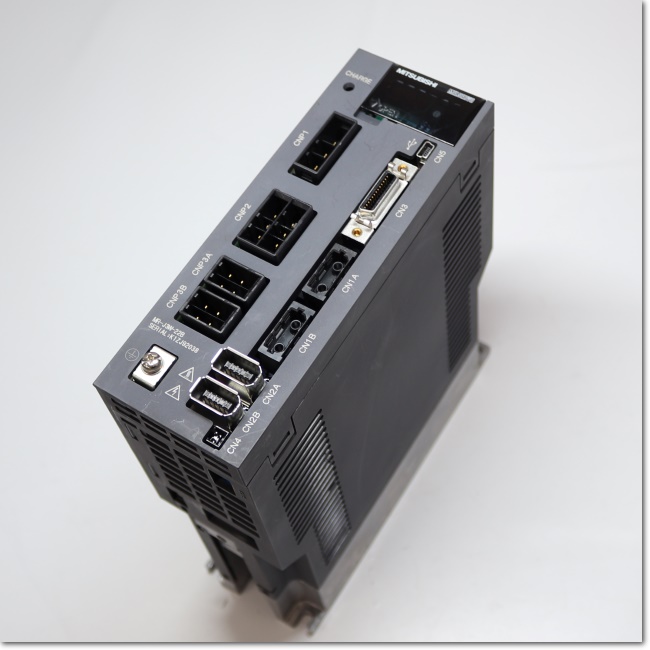 MITSUBISHI ACサーボ サーボアンプ 未使用品 MR-J2S-500A 三菱 ACサーボアンプ MR-J2S-20A (電源ON累積時間102266h