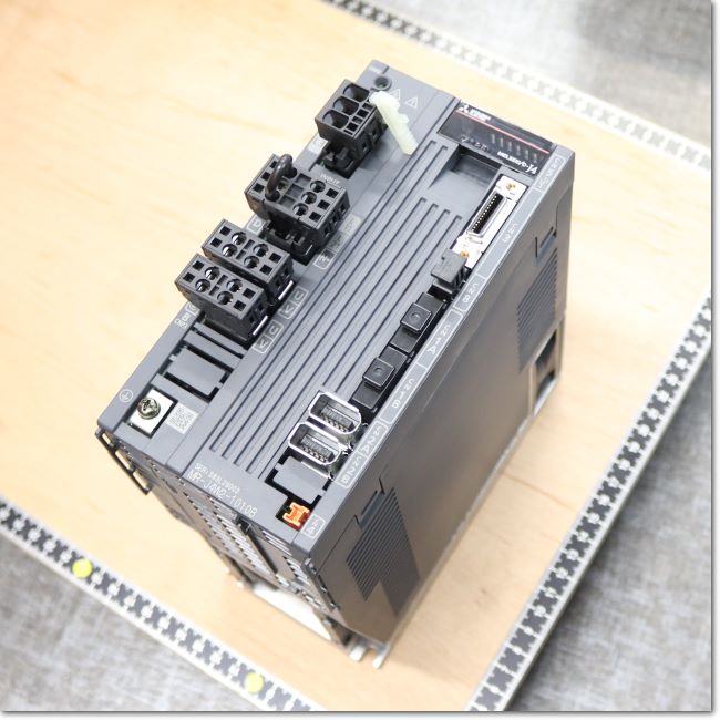 【中古】「未使用品」（修理交換用 ）適用する 三菱電機 MR-J4W2-22B サーボアンプ 三菱 ACサーボアンプ MR-J4W2-22B (電源ON累積時間65h) | 保守部品.com