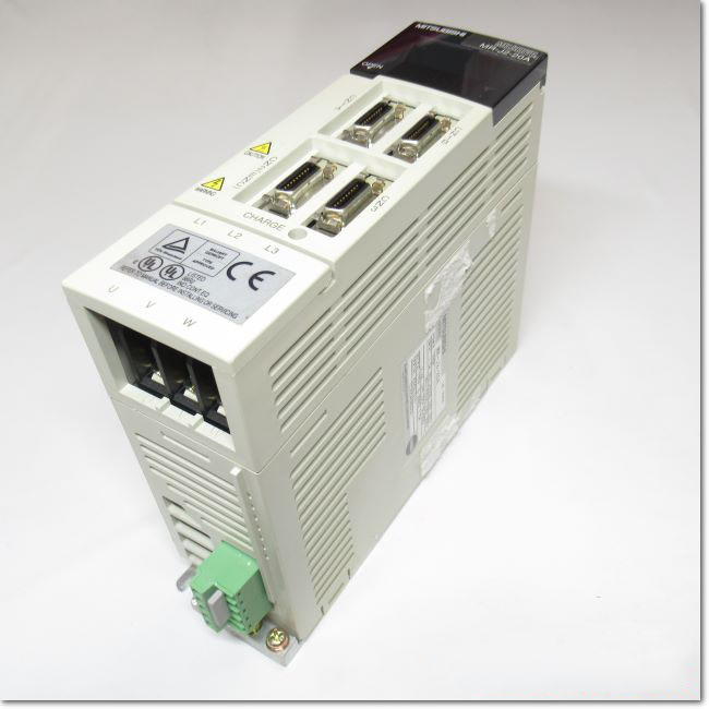 未使用未開封品　廃盤　MITSUBISHI MR-J2S-500A 三菱 ACサーボアンプ MR-J2S-70A (電源ON累積時間1804h・割れ