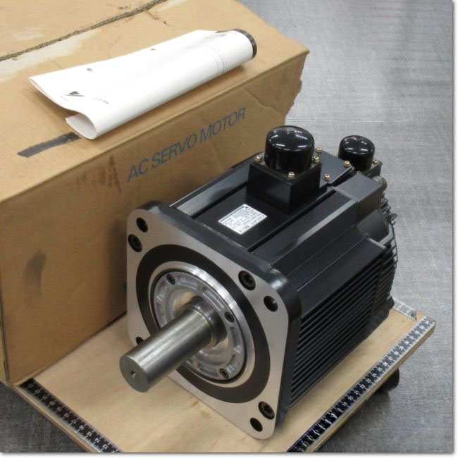 YASKAWA / 安川電機 サーボモータ SGMSH-30DCA6F-OY 1PCS新しいYaskawa Utsih-B17CKサーボモーターエンコーダーSGMSH