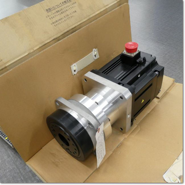 三菱電機 HF-SP352B サーボモータ 3.5KW / SHIMPO-NIDEC ABLE REDUCER サーボモータ用減速機 VRS-180-28-K3-38 HF-SP352B サーボモータ 三菱電機 New In Box
