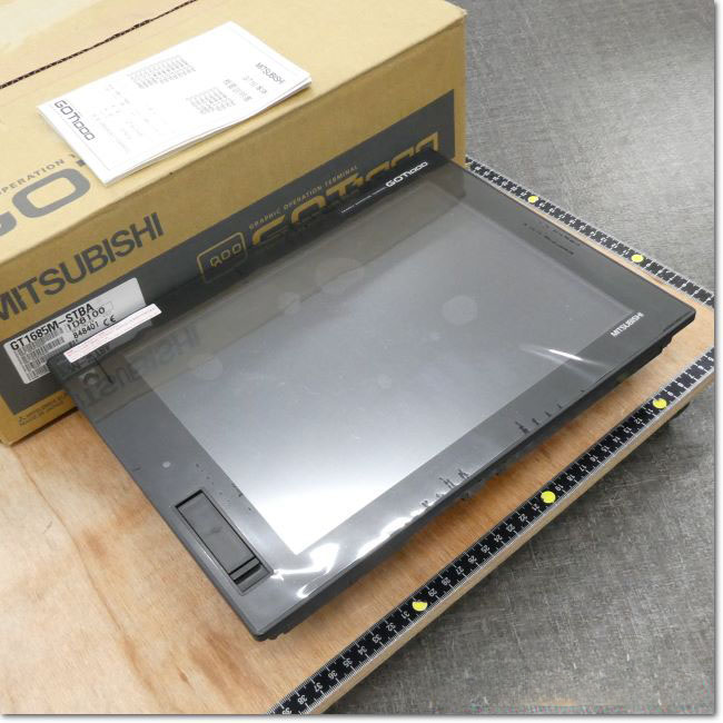 三菱タッチパネル　GT1685-STBA 　三菱電機製 三菱 グラフィックオペレーションターミナル GT1585-STBA (10年製