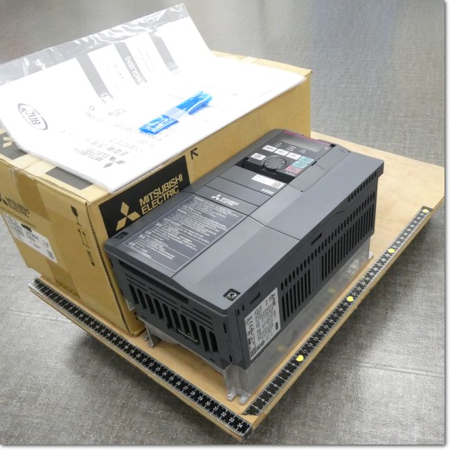 FA機器ドットコム / FR-A820-2.2K-1 インバータ 三相200V モニタ出力FM 