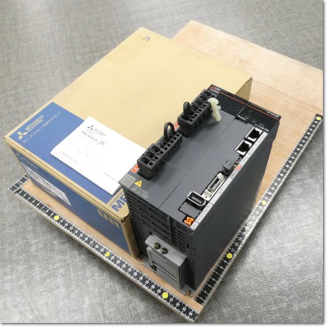 MR-J2S-70B 未使用 元箱ありサーボ 【管理91101 s92500】 サーボアンプ