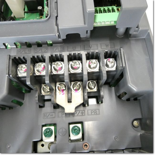 三菱電機 - 新品  未開封 三菱 産業用 インバータ FR-E720-5.5K 在庫限り】三菱電機 FR-E720-5.5K インバーター | 電設資材