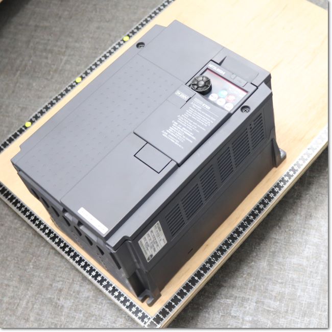 FA機器ドットコム / FR-E720-5.5K インバータ 三相200V (三菱電機)