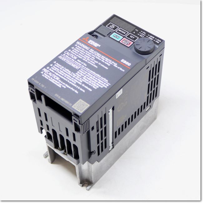 FR-E820-0.75K-1 インバータ 三相200V モニタ出力FMタイプ (三菱電機)