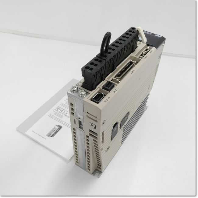 SGDV-1R6A01B サーボパック 三相200V 0.2kW アナログ電圧/パルス列指令形 (安川電機)