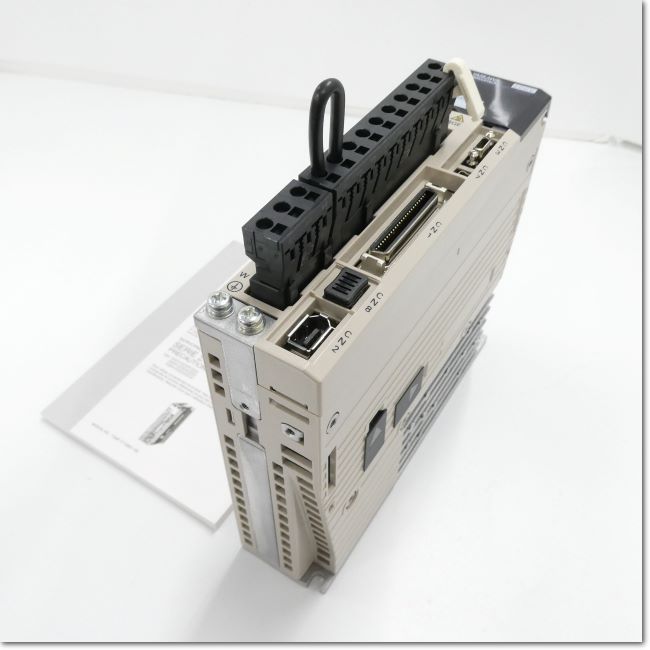 SGDV-R70A01B サーボパック AC200V 0.05kW アナログ電圧・パルス列指令形 (安川電機)