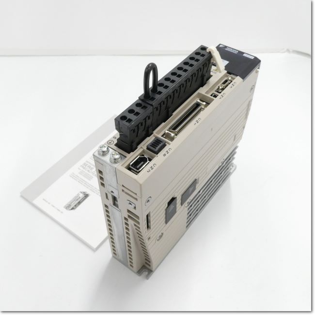 SGDV-R90A01B サーボパック 三相AC200 0.1kW アナログ電圧・パルス列指令形 (安川電機)