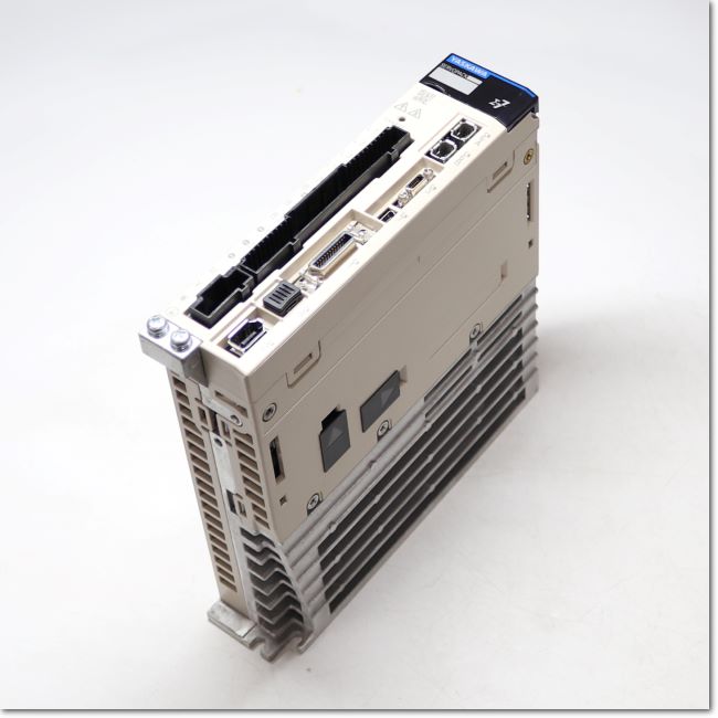SGD7S-2R8A20A サーボパック AC200V 0.4kW MECHATROLINK-III通信指令形 (安川電機)